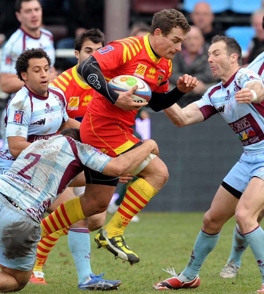 Perpignan centre Gavin Hume causes chaos in the Bourgoin defence