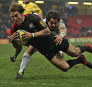 Saracens wing Chris Wyles dives over to score