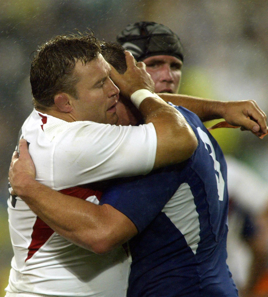 England's Jason Leonard consoles Sylvain Marconnet