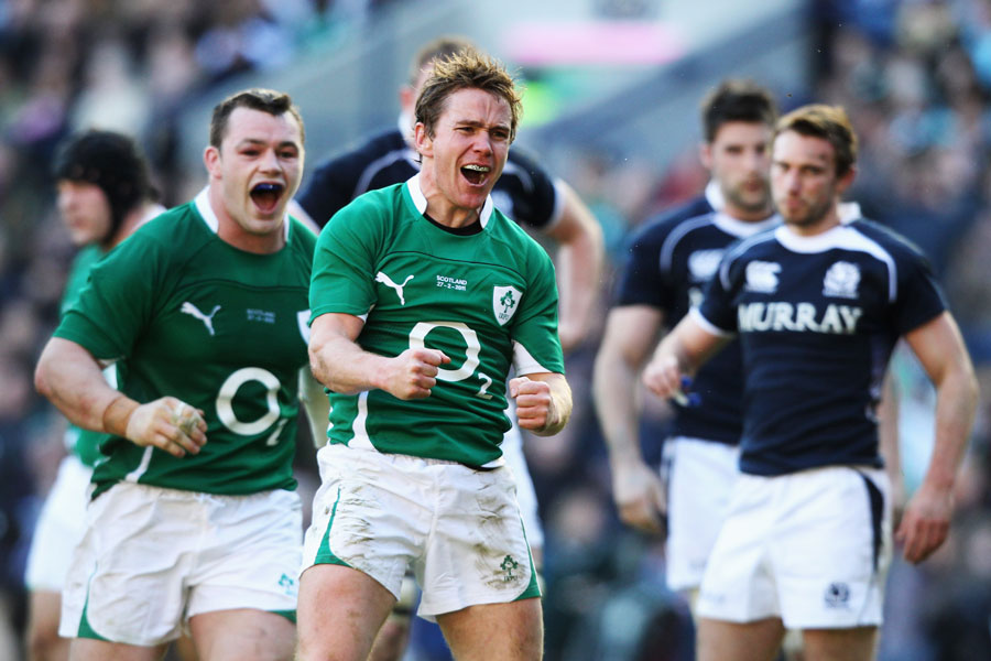 Ireland scrum-half Eoin Reddan celebrates his try