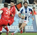 Bayonne winger Yoann Huget wrong-foots Clement Poitrenaud of Toulouse