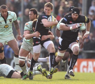 Exeter's Gareth Steenson stretches the Northampton defence, Exeter Chiefs v Northampton Saints, Aviva Premiership, Sandy Park, Exeter, England, March 6, 2011