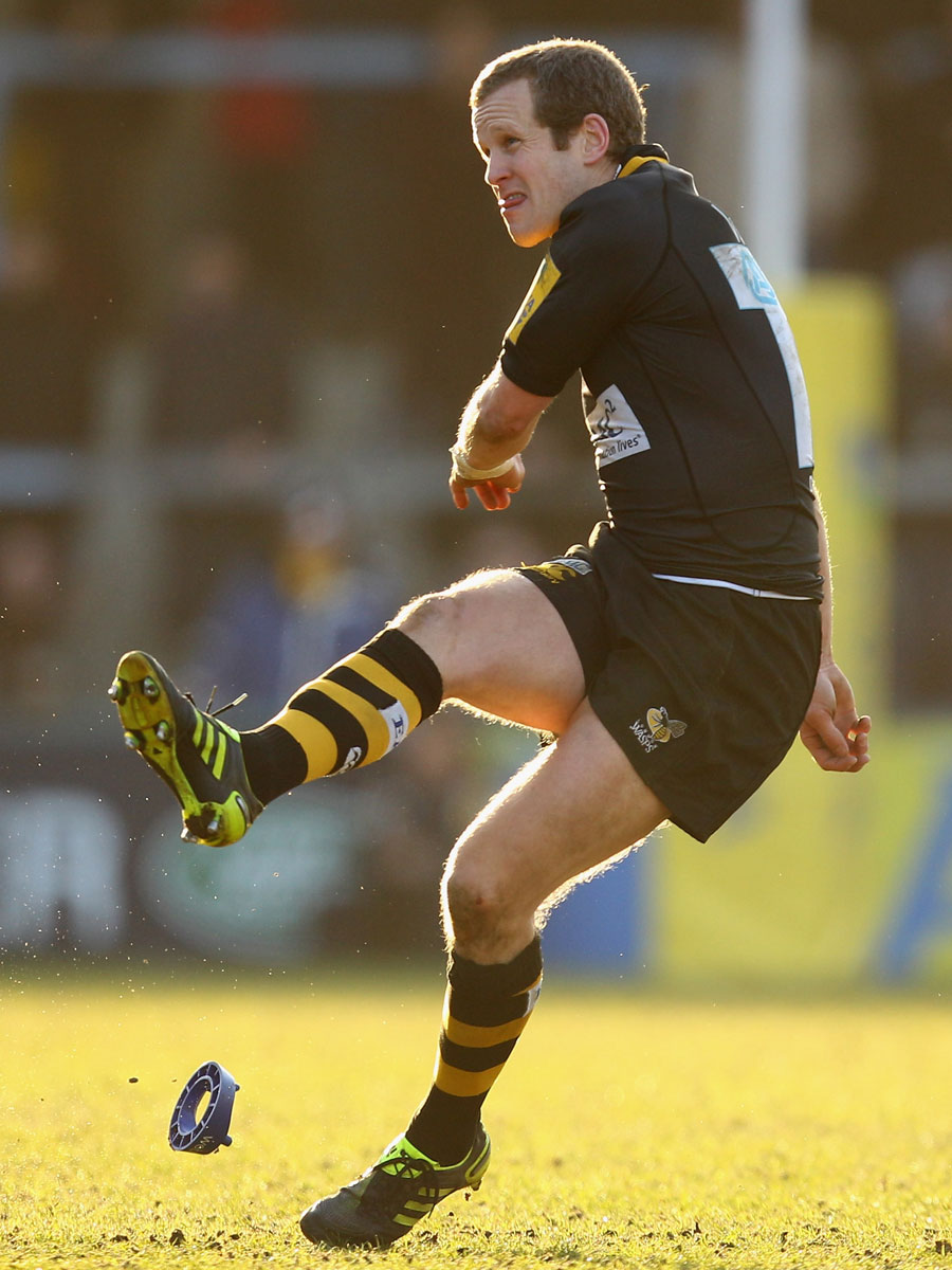 Dave Walder launches a kick at goal for Wasps