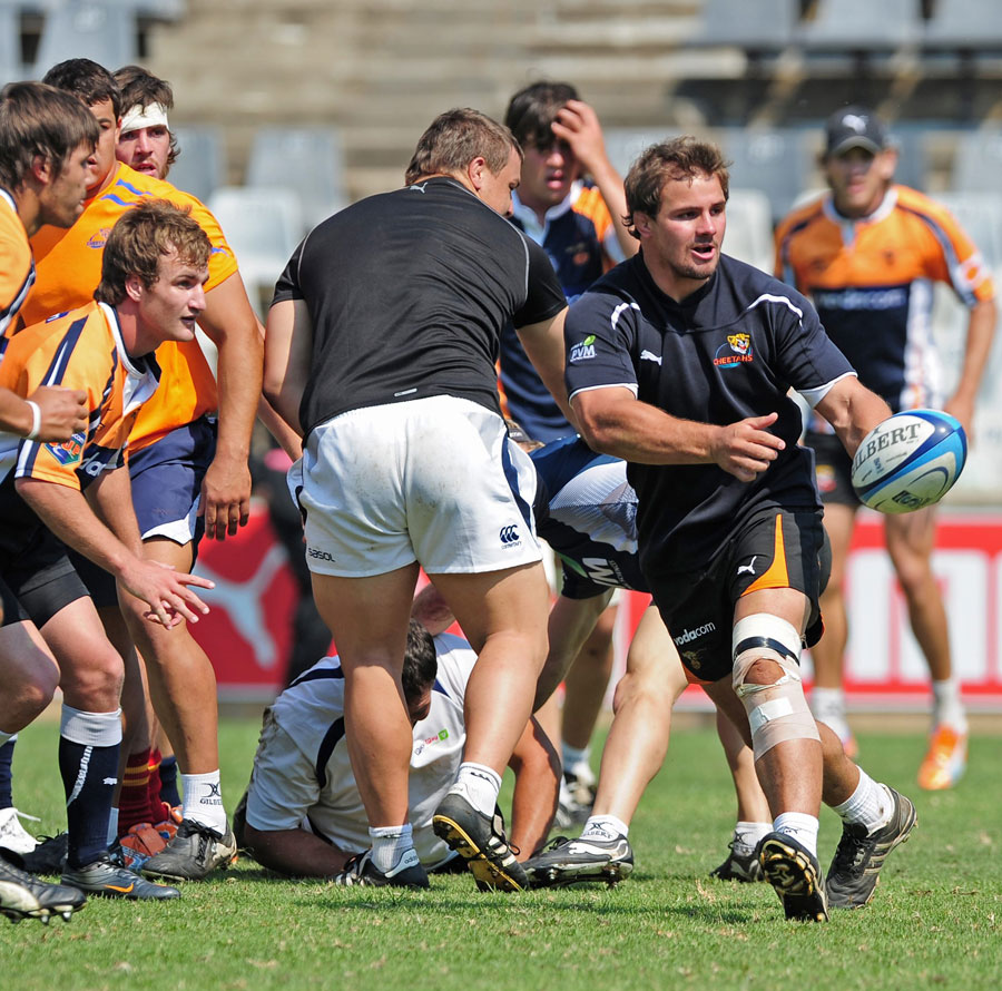 Cheetahs flanker Heinrich Brussow breaks away with the ball