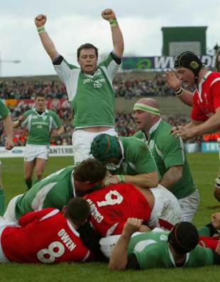 Marcus Horan celebrates David Wallace's try against Wales at Lansdowne Road, February 26 2006