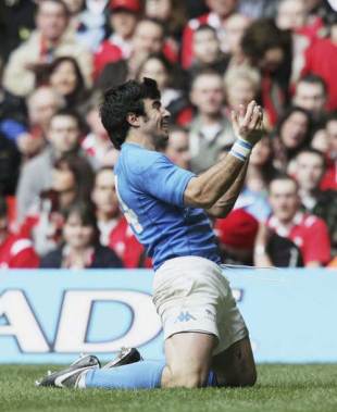 Italy's Pablo Canovosio celebrates a try against Wales at the Millennium Stadium, March 11 2006