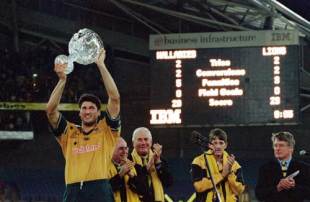 John Eales lifts the Tom Richards Trophy in 2001 after defeating the Lions in the third Test match, July 14 2001