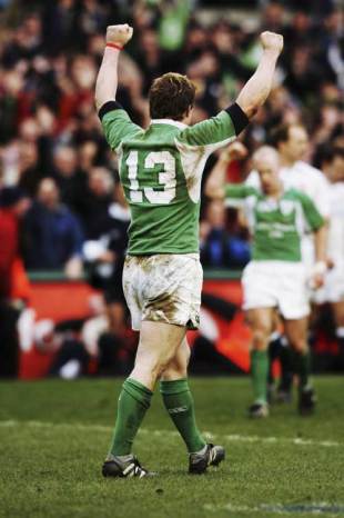 Brian O'Driscoll celebrates his winning try against England at Lansdowne Road, February 27 2005