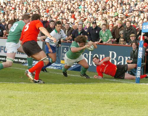 Shane Byrne dives in to score
