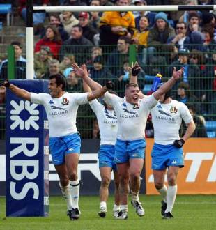 Italy players celebrate the fianl whistle of their win over Scotland at the Stadio Flaminio, March 6 2004