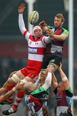 Chris Robshaw claims a lineout for Quins, Harlequins v Gloucester, Aviva Premiership, The Stoop, London, England, March 26, 2011