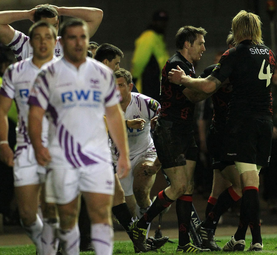 Edinburgh fullback Jim Thompson is congratulated after his try