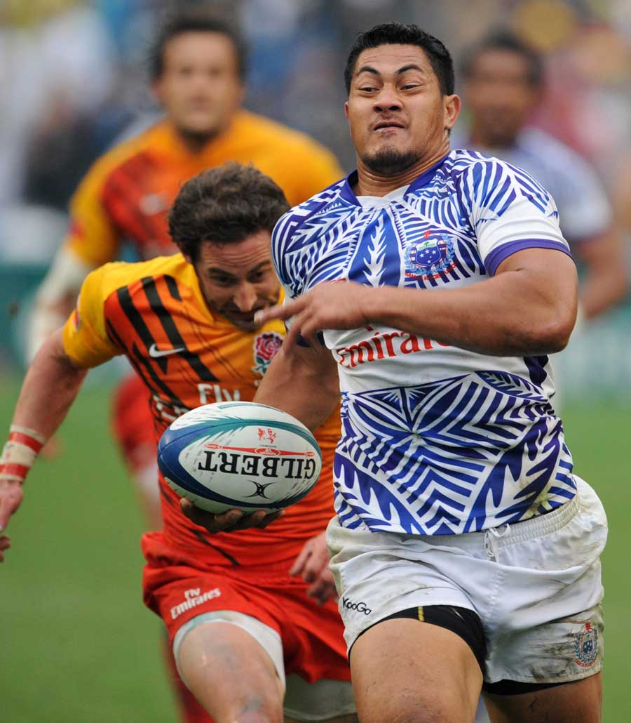 Samoa's Alafoti Faosiliva out paces England's Ben Gollings