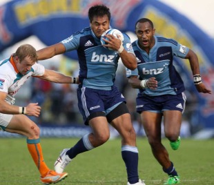 The Blues' Keven Mealamu fends off the Cheetahs' defence, Blues v Cheetahs, Round 7, Super Rugby, Toll Stadium, Whangarei, New Zealand, April 2, 2011