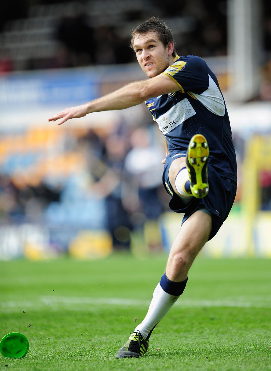 Leeds fly-half Adrian Jarvis lands a penalty