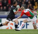 Toulouse's Cedric Heymans steps Biarritz' Iain Balshaw on his way to a try
