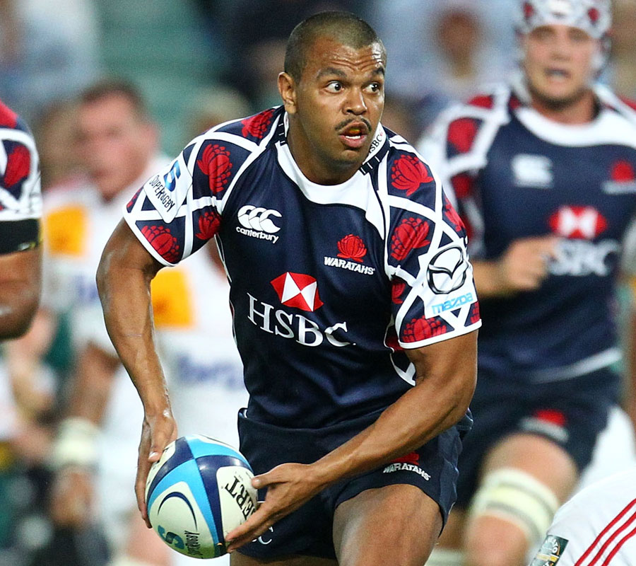 The Waratahs' Kurtley Beale looks for support