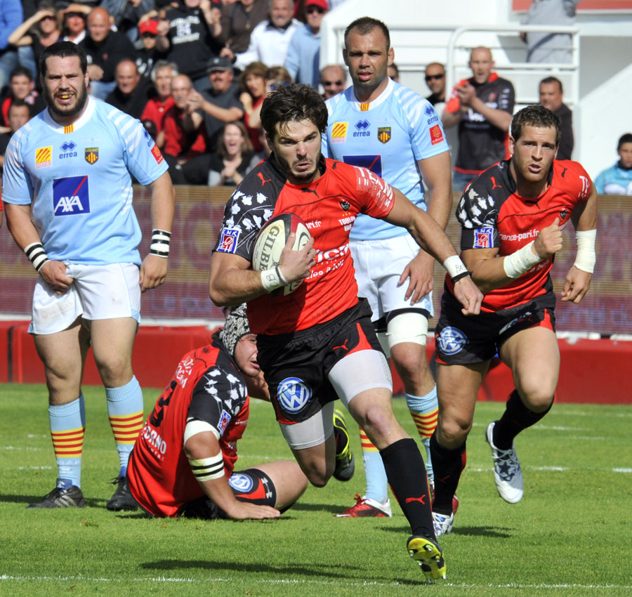 Toulon's Benjamin Lapeyre runs clear