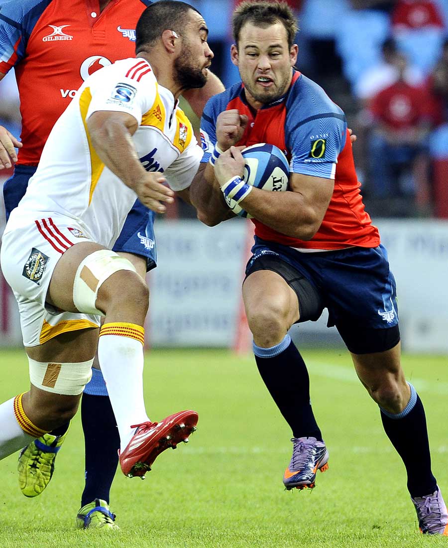 Bulls' Francois Hougaard braces himself for the hit from Chiefs' flanker Liam Messam 