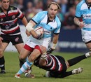 Worcester's Andy Goode splits the Cornish Pirates defence