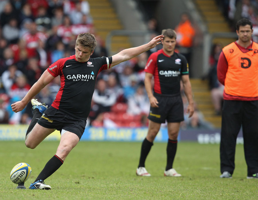 Saracens' Owen Farrell kicks for goal while Richard Wigglesworth and Andy Farrell look on