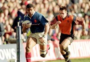 Emile Ntamack breaks clear of Scotland's Kenny Logan during France's 28-16 win at Murrayfield, March 4 2000