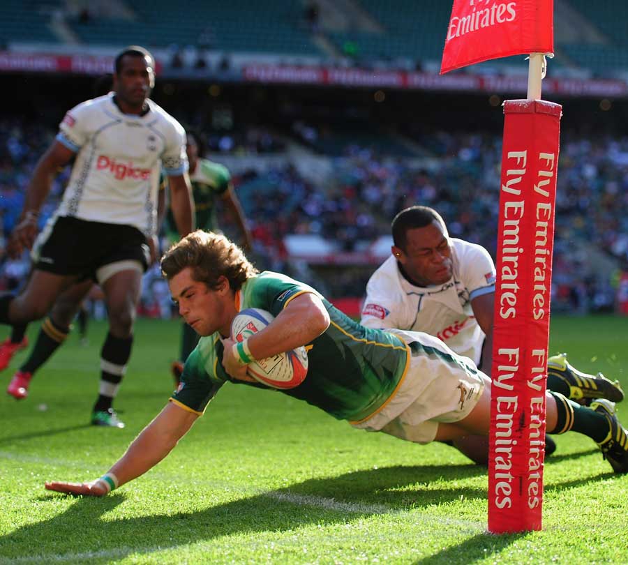 South Africa's Stephen Hunt scores against Fiji
