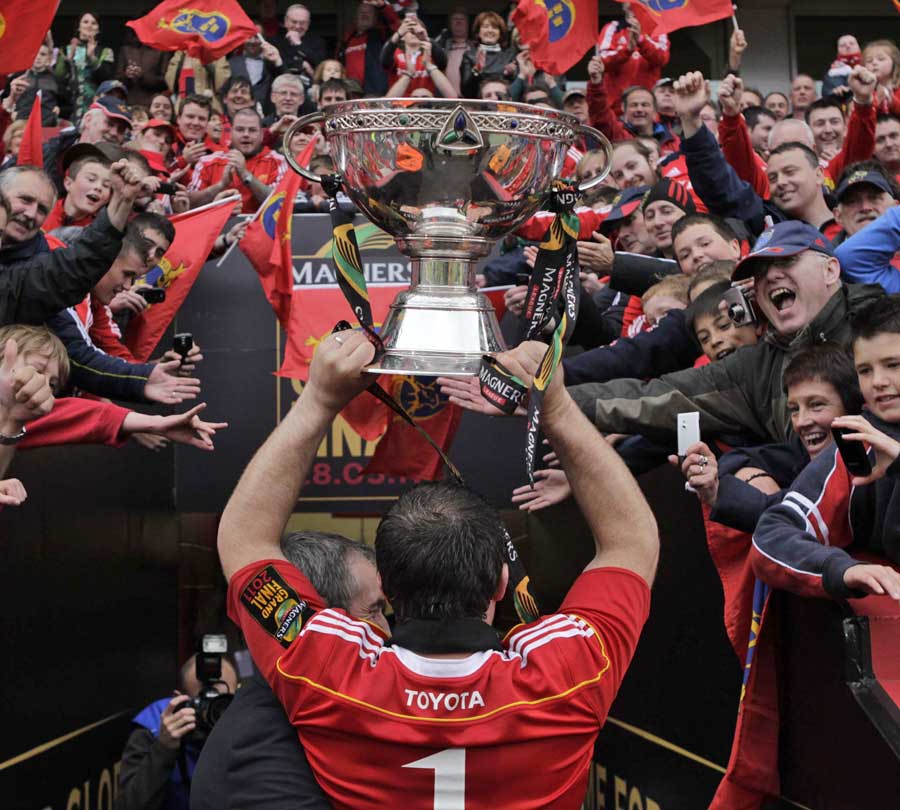 Munster's Marcus Horan parades the Magners League silverware