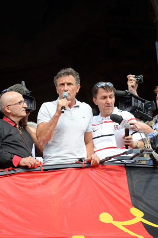 Toulouse head coach Guy Noves addresses the Toulouse supporters following their Top 14 Final win, Place du Capitole, Toulouse, France, June 5, 2011
