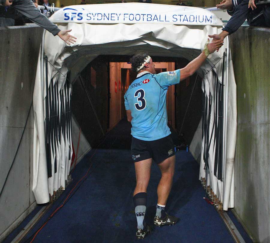 The Waratahs' Al Baxter bids farewell to the Sydney Football Stadium crowd