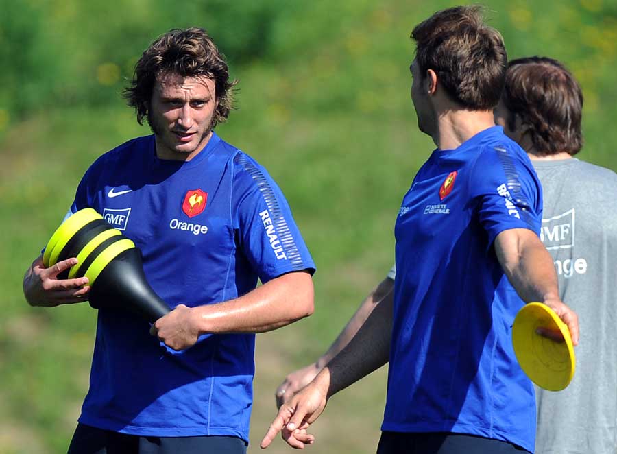 France's Maxime Medard and Vincent Clerc chat in training