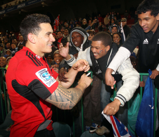 The Crusaders' Sonny Bill Williams thanks supporters at Newlands, Stormers v Crusaders, Super Rugby Semi-Final, Newlands, Cape Town, South Africa, July 2, 2011