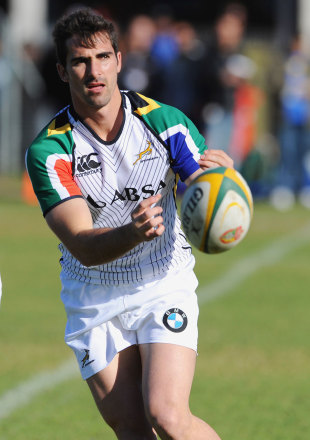 Ruan Pienaar spins out a pass in training, Springboks training session, Florida Park, Ravensmead, Cape Town, South Africa, July 6, 2011