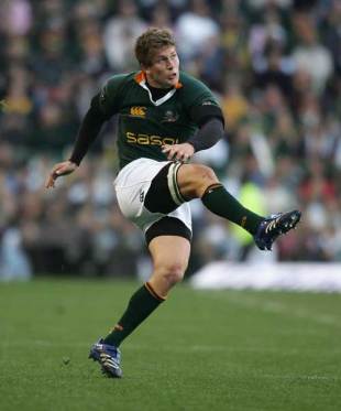 Springbok centre Francois Steyn scores the first of his two drop goals to defeat Australia in a Tri Nations clash at Newlands, June 16 2007 