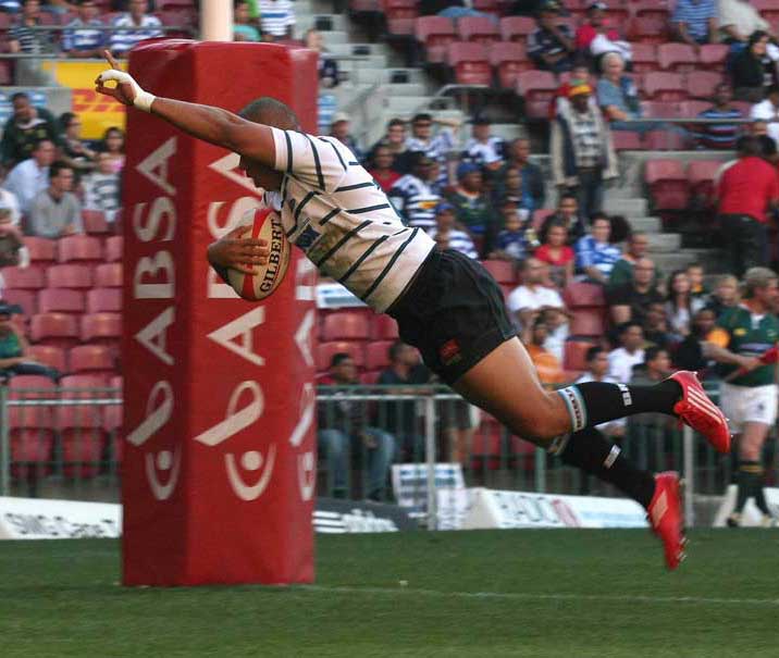 The Griquas' Rocco Jansen crosses the try-line in style