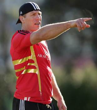 Brad Thorn offers some direction in training, New Zealand training, University Oval, Dunedin, July 18, 2011