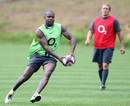 England's Jonny Wilkinson watches on as Ugo Monye shows a turn of pace during training