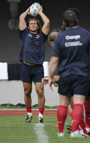 France's Dimitri Szarzewski looks to get the ball in, France training, Marcoussis, France, August 3, 2011
