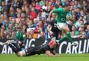 Ireland fullback Rob Kearney skips away from Alastair Strokosch