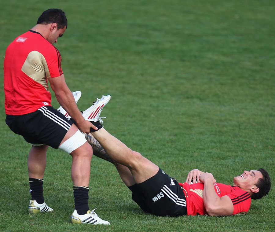 New Zealand's Liam Messam gets to grips with team-mate Sonny Bill Williams