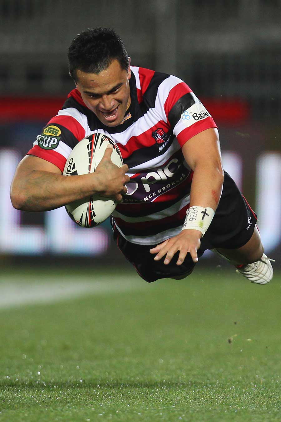 Counties Manukau's Sherwin Stowers scores a try