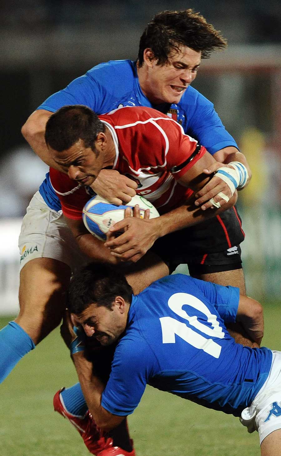 Japan's Ryan Nicholas is shackled by the Italy defence