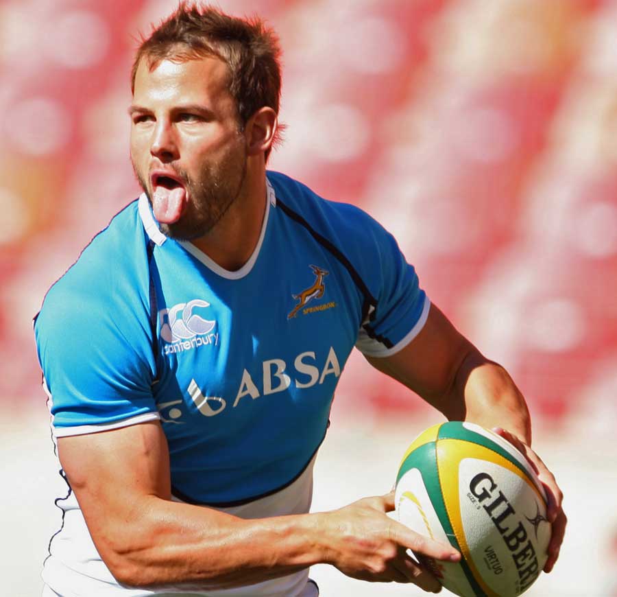 South Africa's Francois Hougaard looks to shift the ball during training