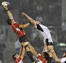 Japan's Luke Thompson and US Eagles' Louis Stanfill contest a lineout