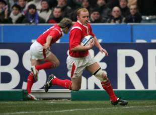 Welsh flanker Martyn Williams sparks his side's comeback to win 24-18 in Paris, France v Wales, Six Nations, Stade de France, February 26 2005.