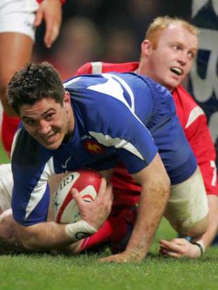 France centre Florian Fritz scores despite the efforts of Wales flanker Martyn Williams, Wales v France, Six Nations, Millennium Stadium, March 18 2006.