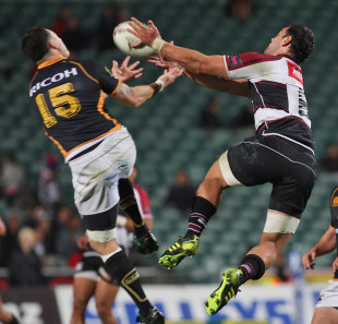 Wellington's Apoua Stewart and North Harbour's Solomon King vie for a high ball, North Harbour v Wellington, ITM Cup, North Harbour Stadium, Auckland, New Zealand, August 26, 2011