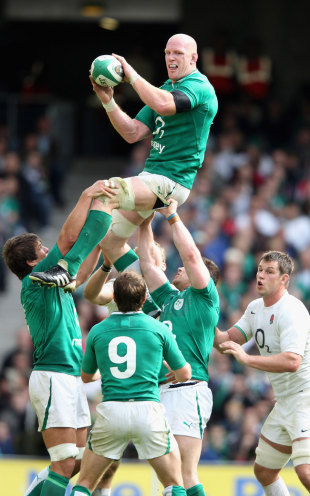 Ireland's Paul O'Connell claims a lineout, Ireland v England, Aviva Stadium, Dublin, Ireland, August 27, 2011