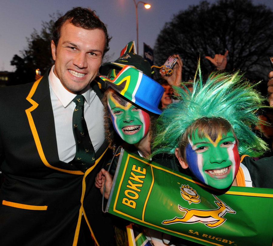 South Africa's Bismarck du Plessis poses with some fans