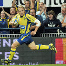 Clermont Auvergne winger Brent Russell races clear to score